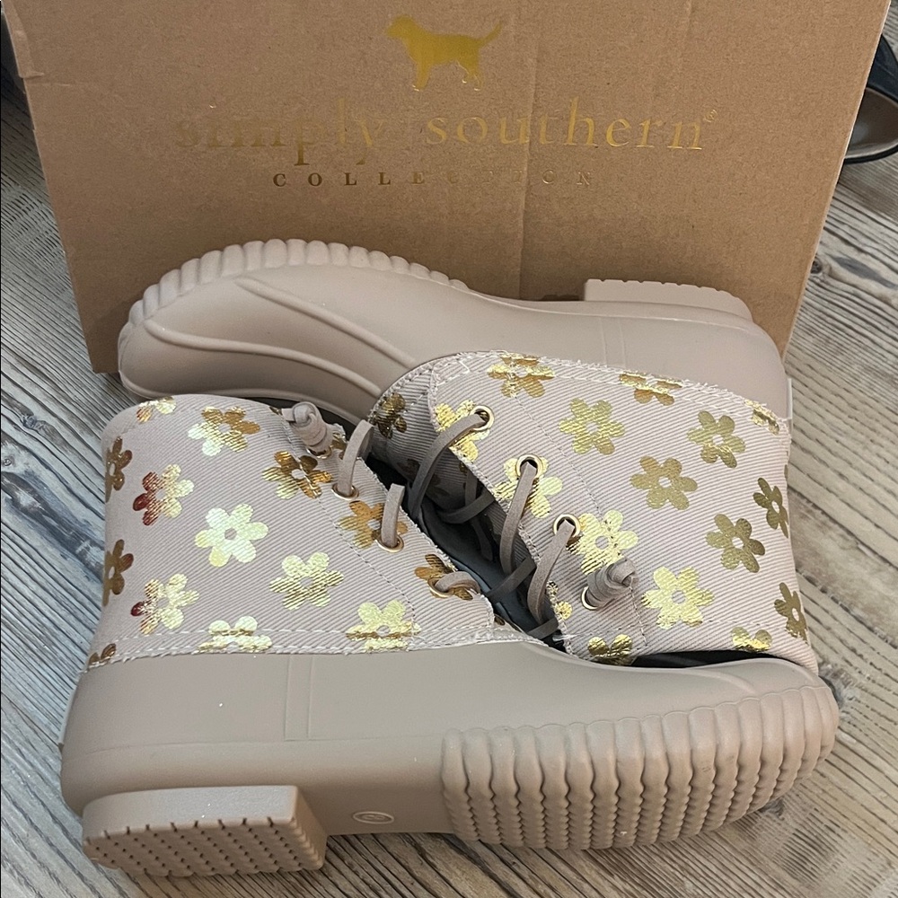 Simply Southern Daisy Boots NIB
